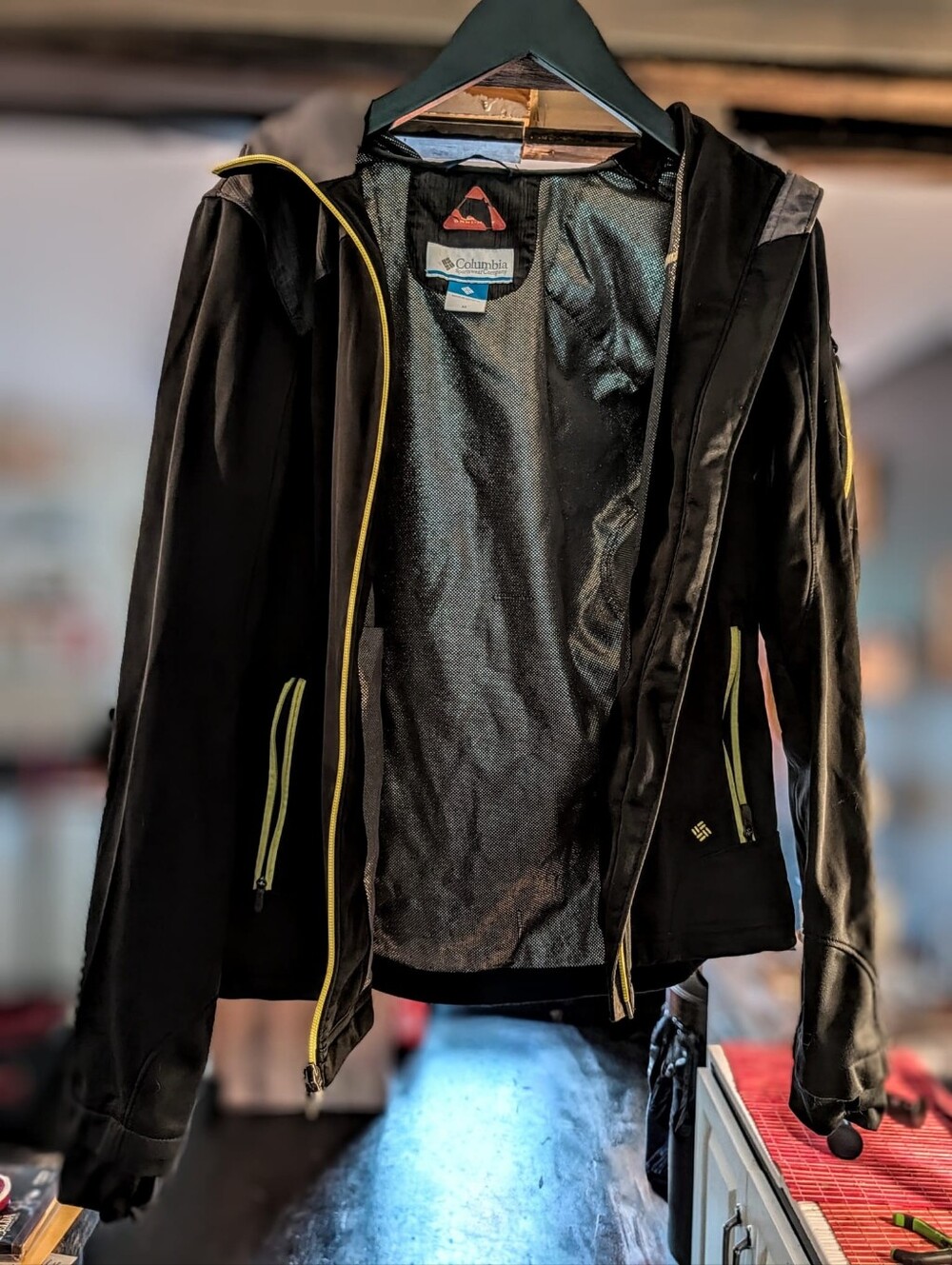Columbia Waterproof Windbreaker Jacket Black With Yellow Trim Men's Medium